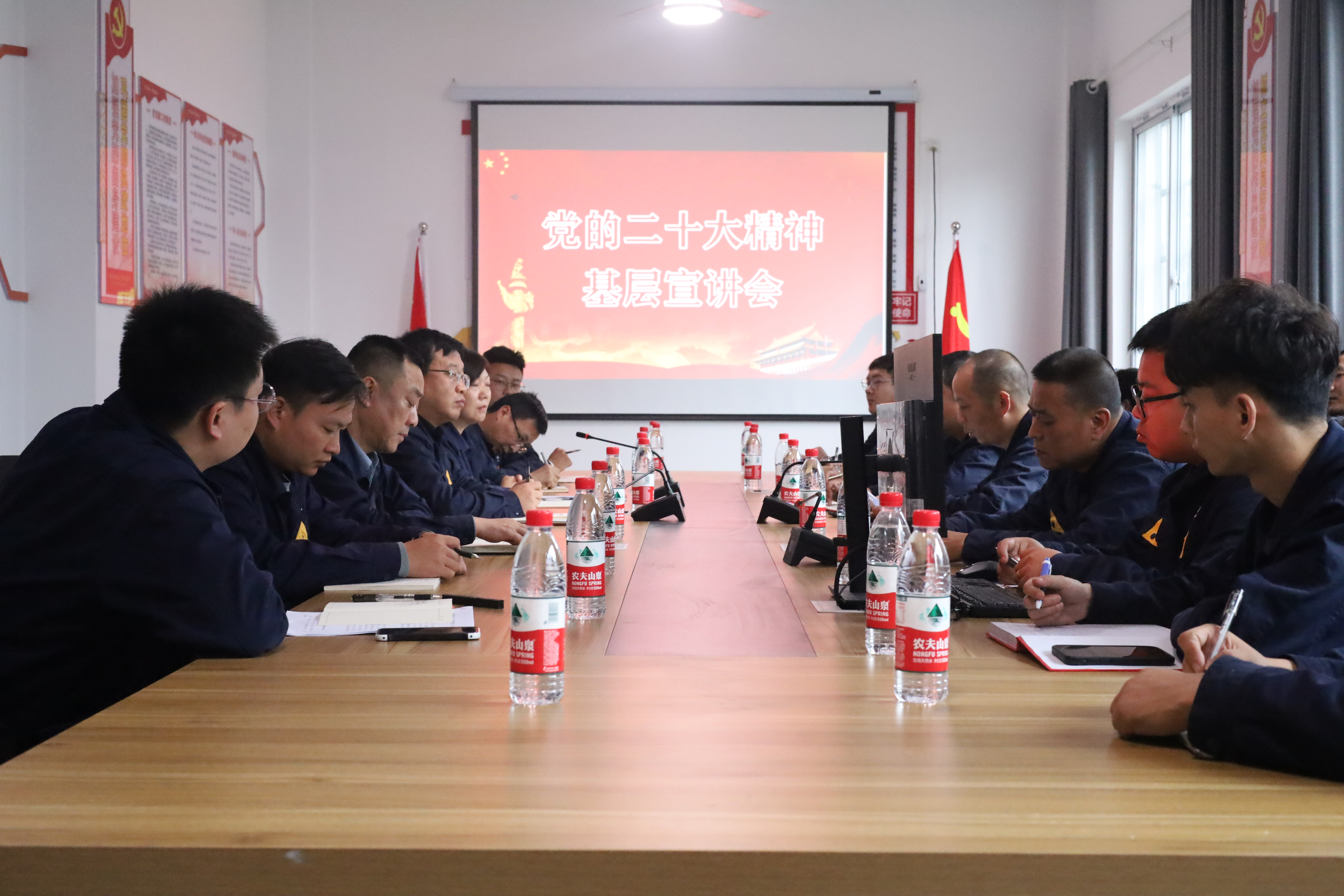 集團(tuán)黨委副書記、總經(jīng)理汪羽深入景焦能源公司宣講黨的二十大精神2.JPG