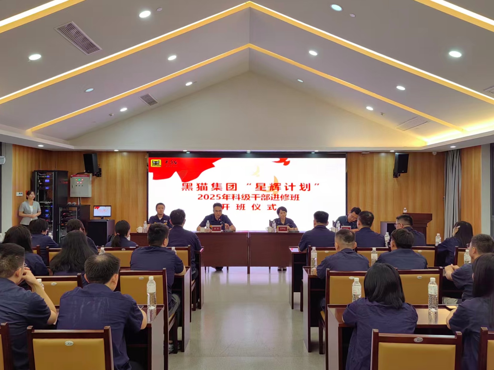 開(kāi)班儀式現(xiàn)場(chǎng).jpg 開(kāi)班儀式現(xiàn)場(chǎng).jpg