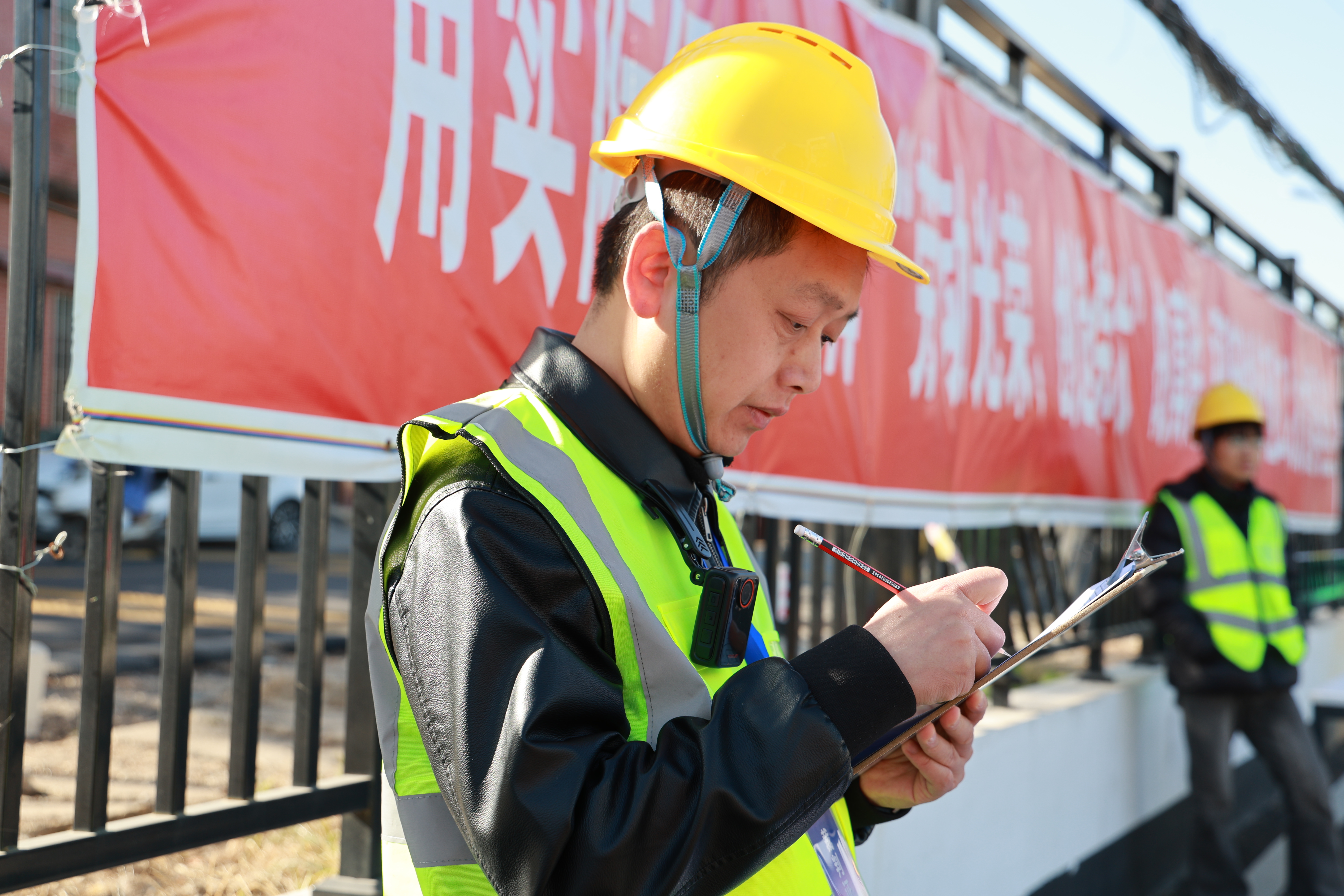 圖5 裁判員記錄現(xiàn)場(chǎng)情況.jpg 圖5 裁判員記錄現(xiàn)場(chǎng)情況.jpg